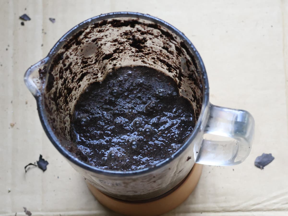 腐葉土作り（枯れ葉をミキサーで粉砕）20241109-1