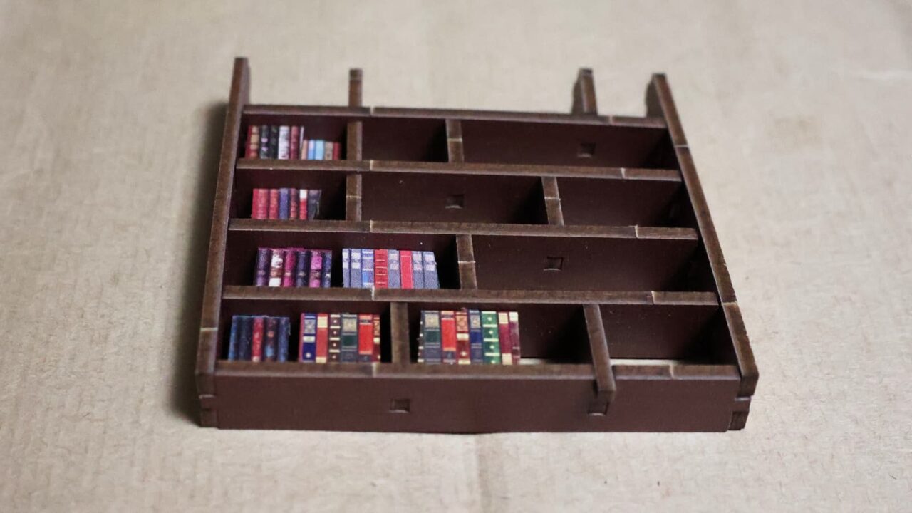 ミニチュア「森の図書館」作成202608-19（２階本棚完成）