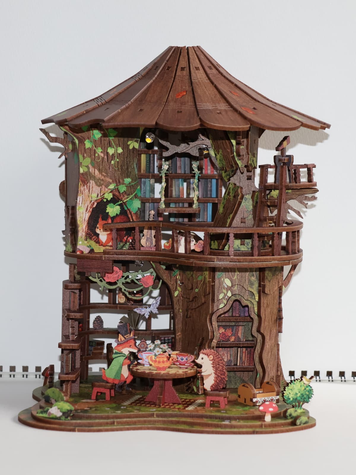 ミニチュア「森の図書館」作成202608-35（屋根完成）