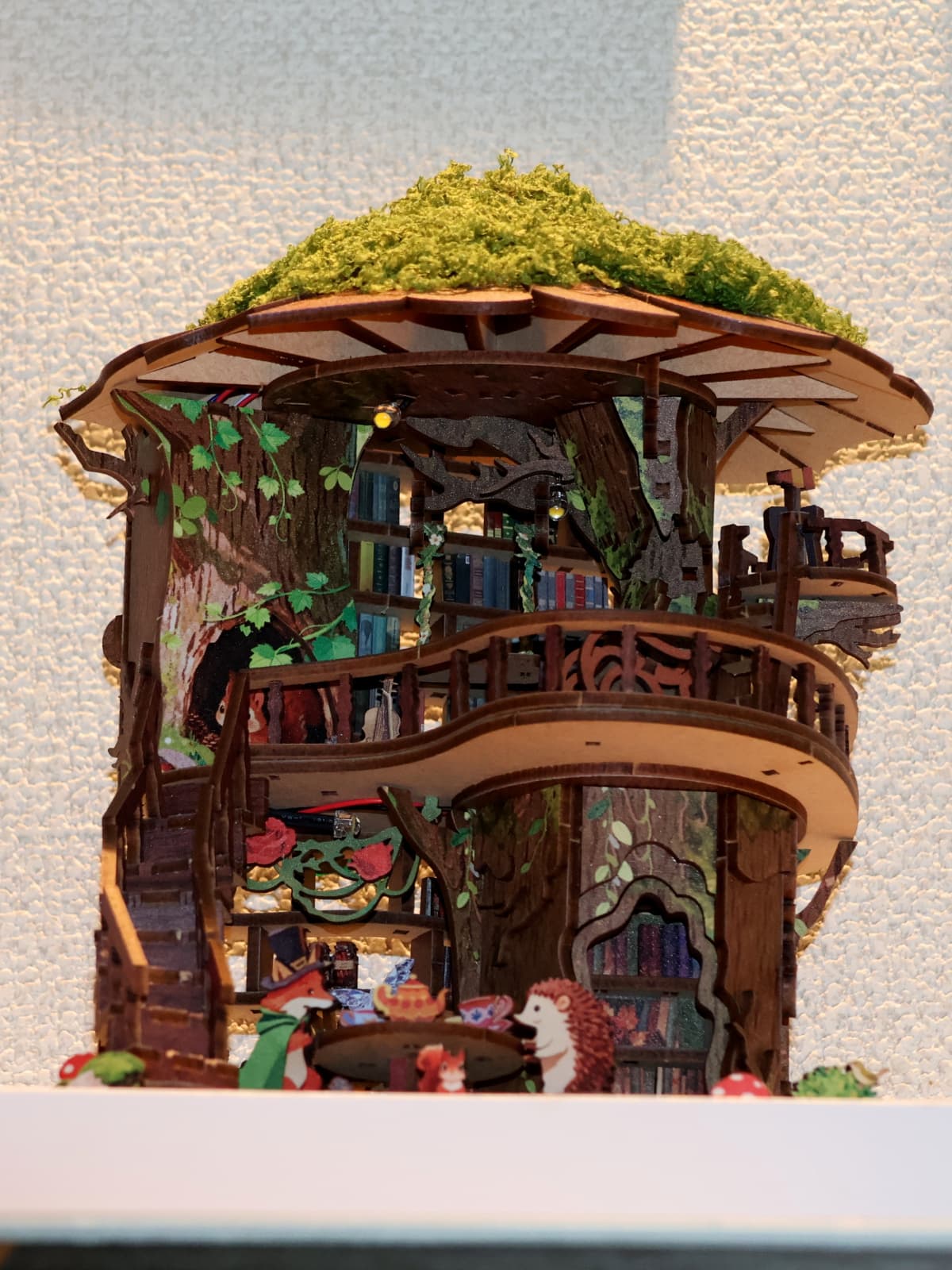 ミニチュア「森の図書館」作成202608-36（下から見上げる）