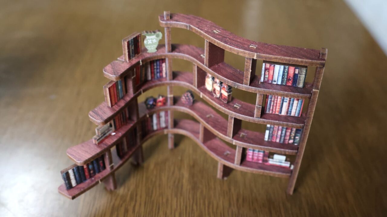 ミニチュア「森の図書館」作成202608-7（１階本棚）