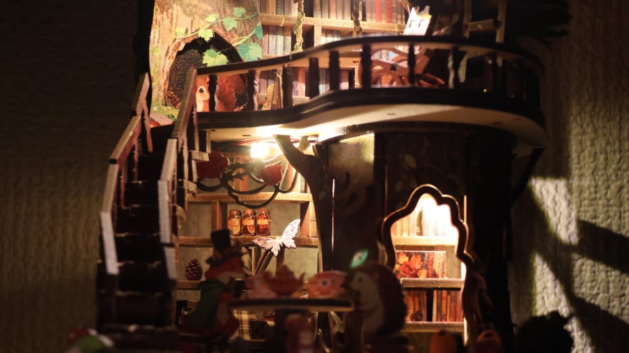 ミニチュア「森の図書館」点灯10（階段）