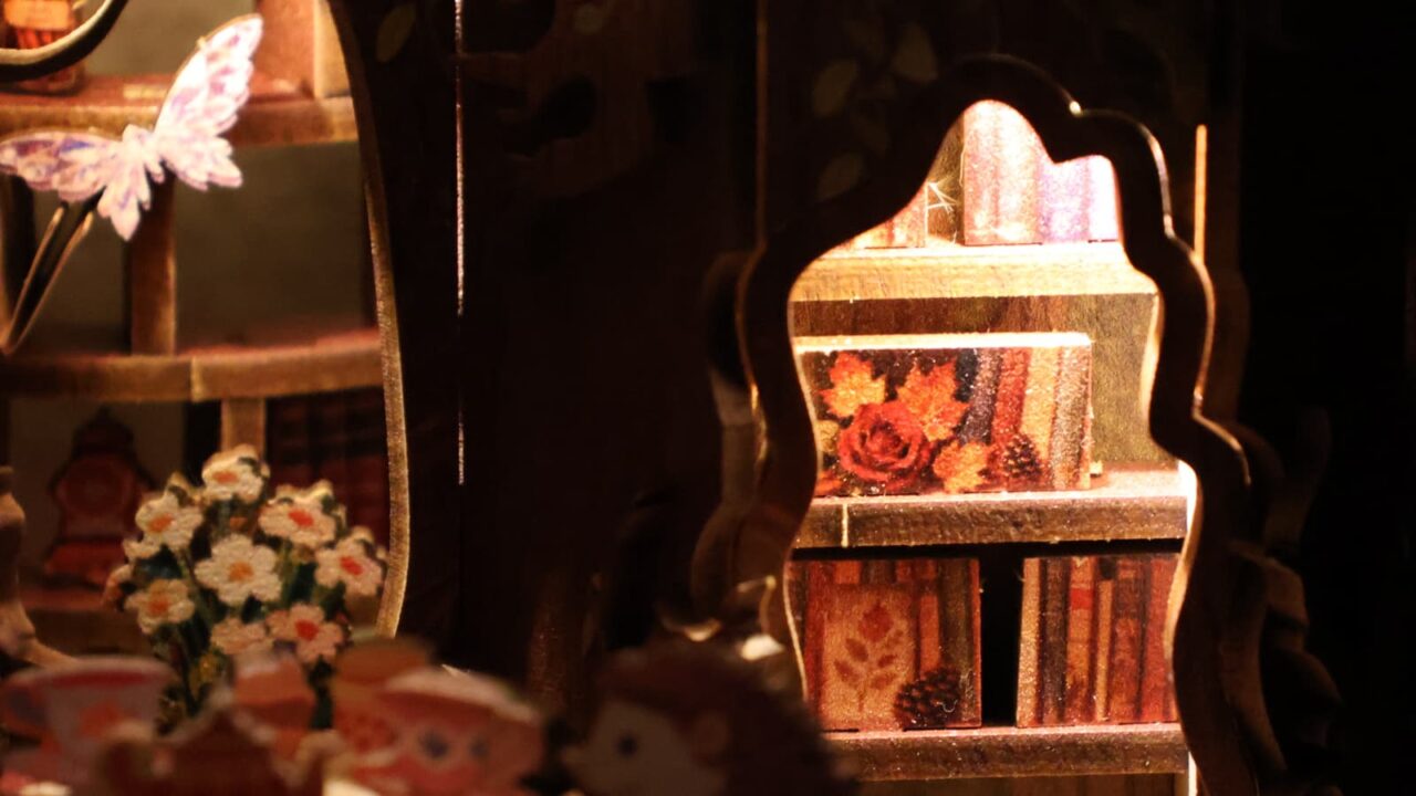 ミニチュア「森の図書館」点灯9（樹洞）
