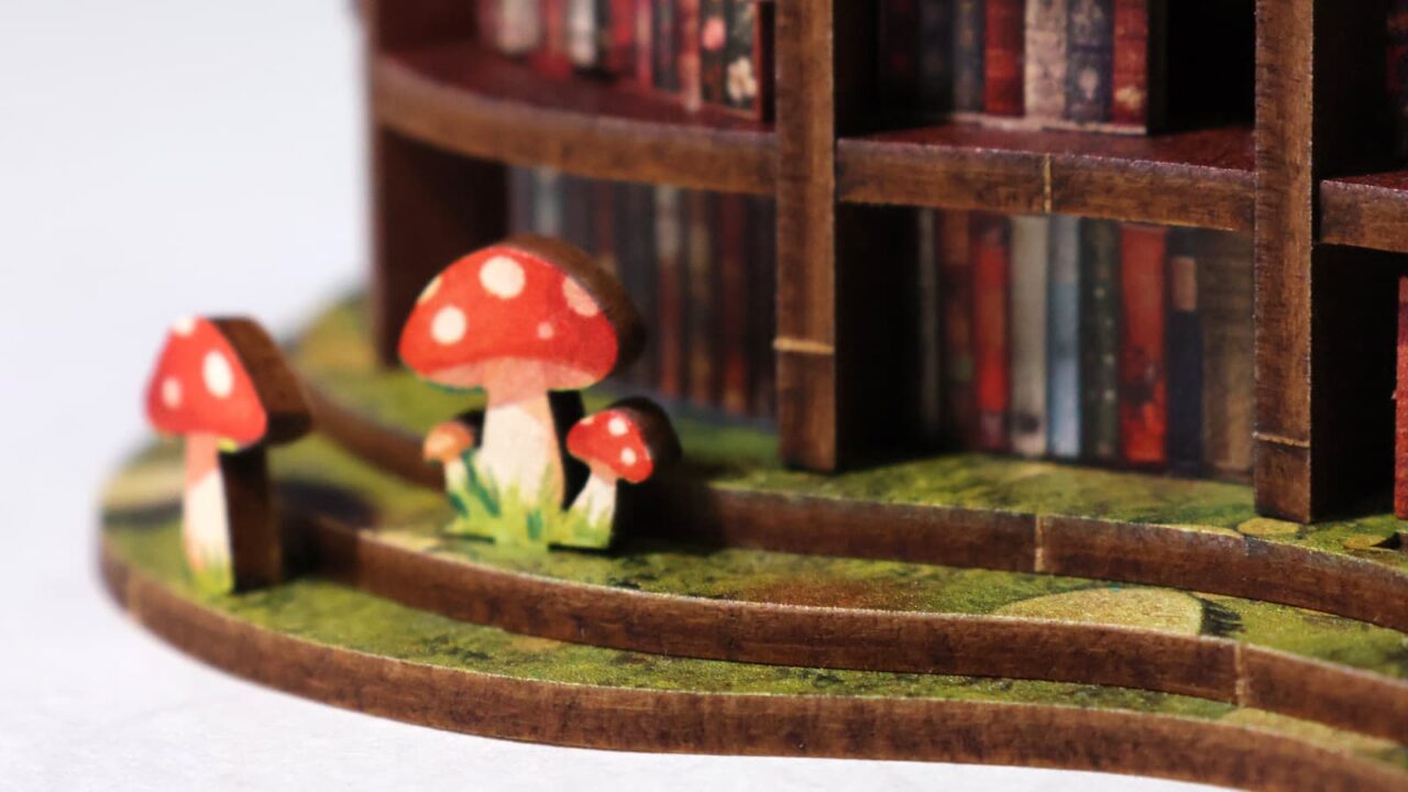 ミニチュア「森の図書館」部分接写（キノコファミリー）