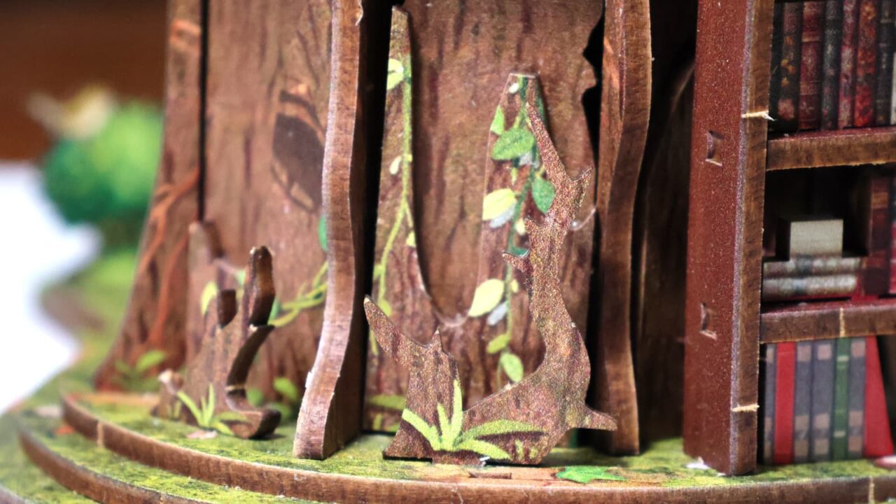 ミニチュア「森の図書館」部分接写（木の枝）